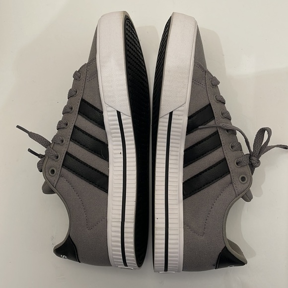 ADIDAS DAILY DOVE GREY 3.0 CASUAL SNEAKERS MENS-BOYS SIZE 6.5. WOMANS SIZE 8 - Picture 11 of 16